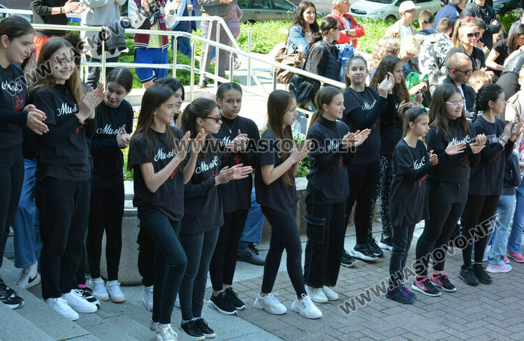 Празник с кауза на училище „Св.Климент Охридски“ огласи центъра на Хасково