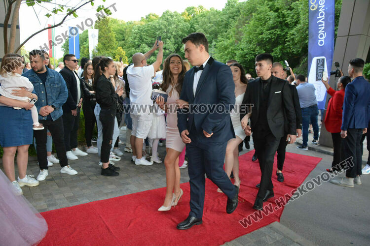 Царската гимназия откри сезона на баловете в Хасково