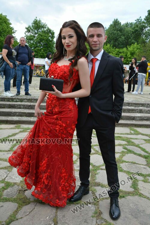 Абитуриентите на ПГМЕТ "Стойчо и Кица Марчеви“ празнуват днес