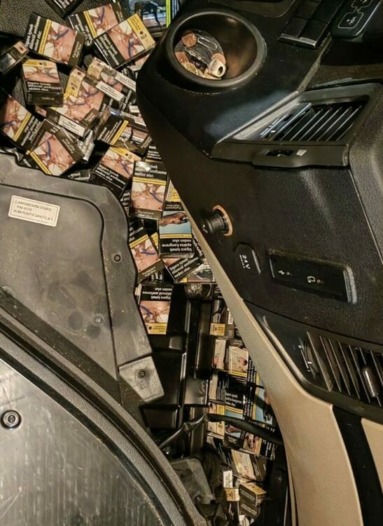 Откриха хиляди незаконни кутии цигари на границата ни с Турция