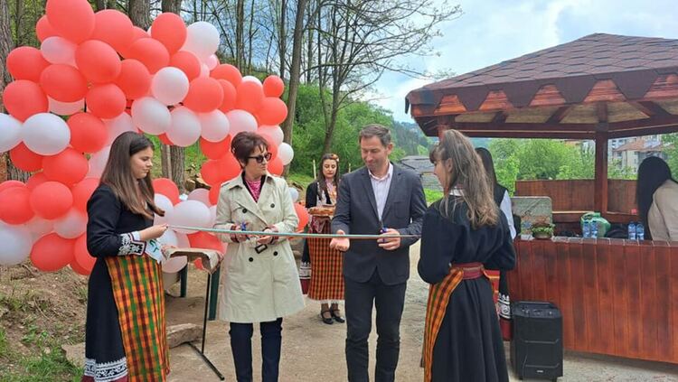 В Мадан беше открита нова площадка, наречена „Младежко пространство“ 