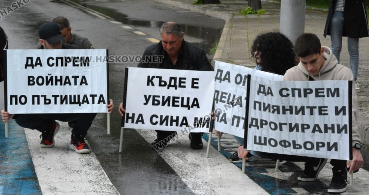 Протестиращите срещу войната по пътищата: Темида трябва да махне превръзката!