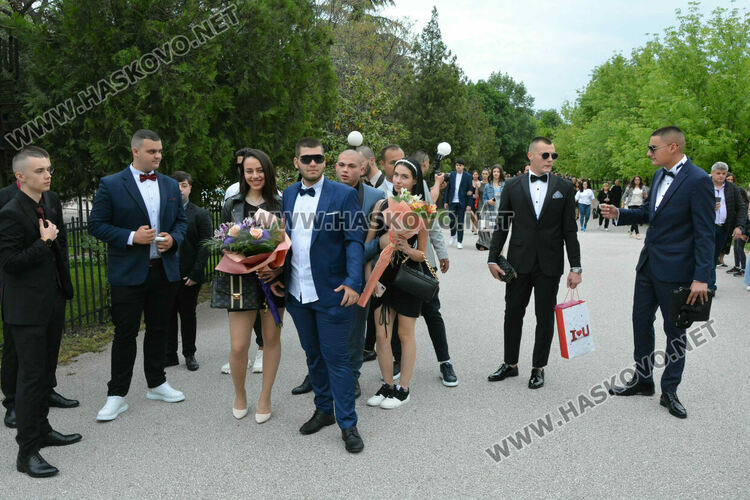 Абитуриентите на ПГМЕТ "Стойчо и Кица Марчеви“ празнуват днес