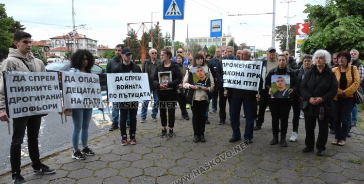 Протестиращите срещу войната по пътищата: Темида трябва да махне превръзката!