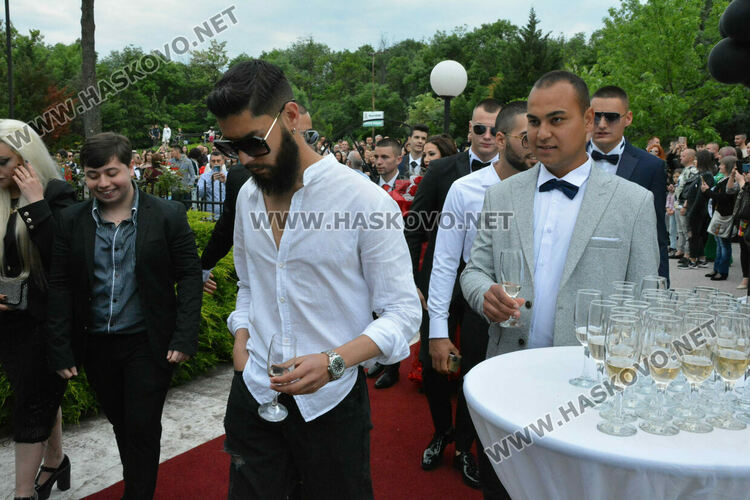 Абитуриентите на ПГМЕТ "Стойчо и Кица Марчеви“ празнуват днес