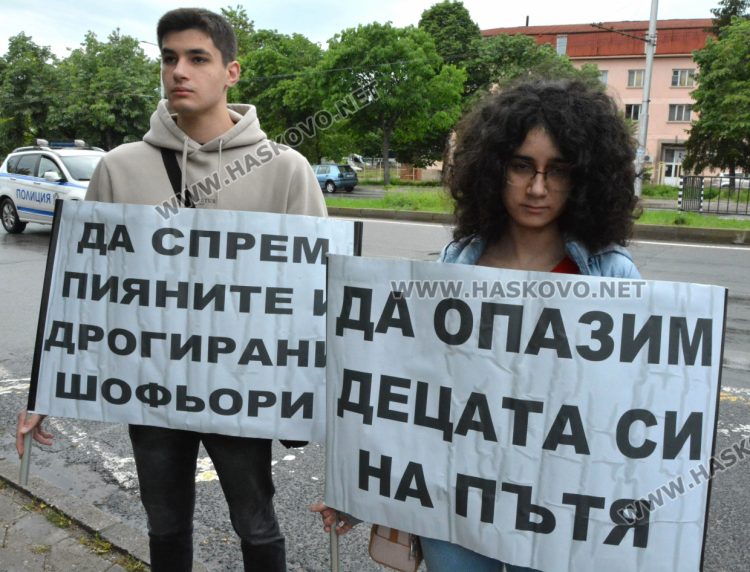 Протестиращите срещу войната по пътищата: Темида трябва да махне превръзката!