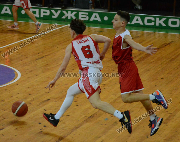 Триумф за юношите на баскетболния “Хасково”