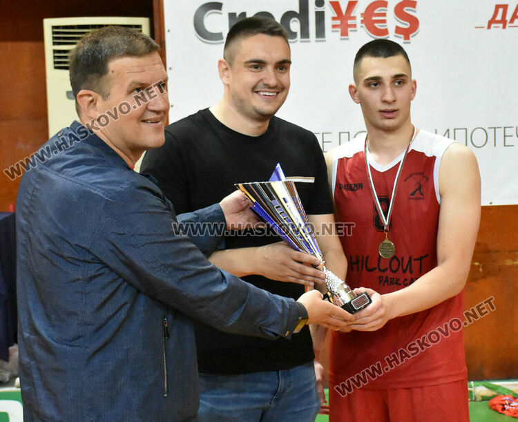 Триумф за юношите на баскетболния “Хасково”