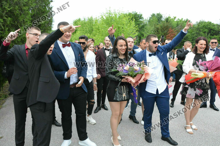 Абитуриентите на ПГМЕТ "Стойчо и Кица Марчеви“ празнуват днес