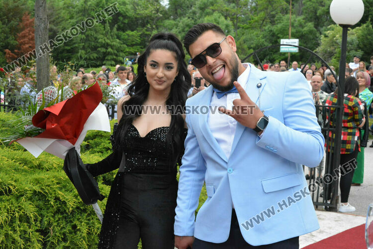 Абитуриентите на ПГМЕТ "Стойчо и Кица Марчеви“ празнуват днес