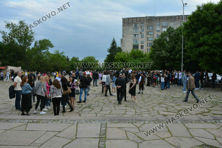 Абитуриентите на ПГМЕТ "Стойчо и Кица Марчеви“ празнуват днес