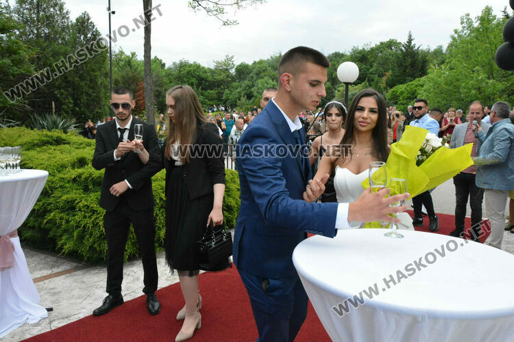 Абитуриентите на ПГМЕТ "Стойчо и Кица Марчеви“ празнуват днес