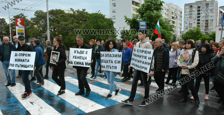 Протестиращите срещу войната по пътищата: Темида трябва да махне превръзката!