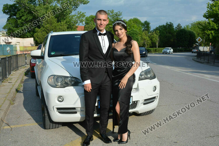 Абитуриентите на ПГМЕТ "Стойчо и Кица Марчеви“ празнуват днес