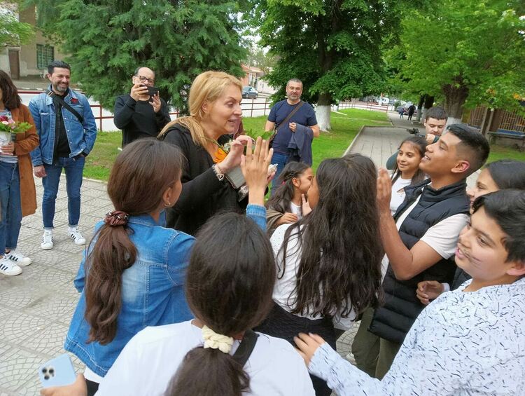 Яна Борисова вдъхнови театралите от Дебърското училище