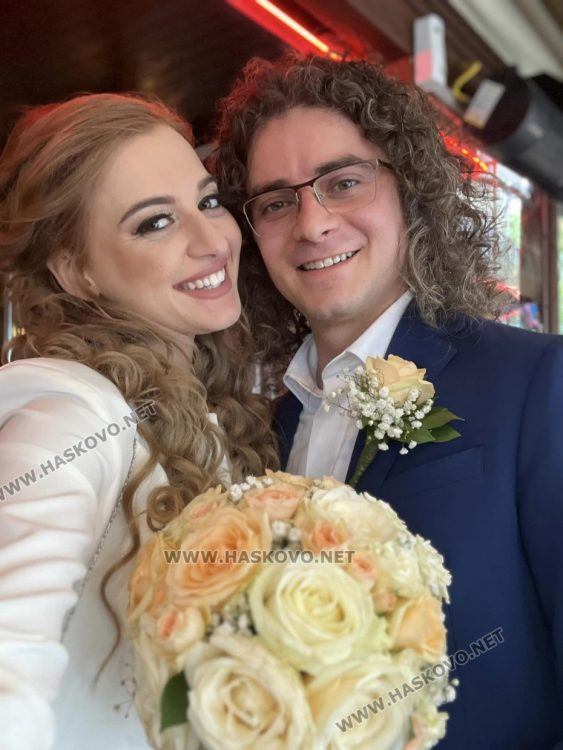 Диригентът на Камерен оркестър -Хасково Цанислав Петков и актрисата Дамяна Тодорова си казаха “Да”