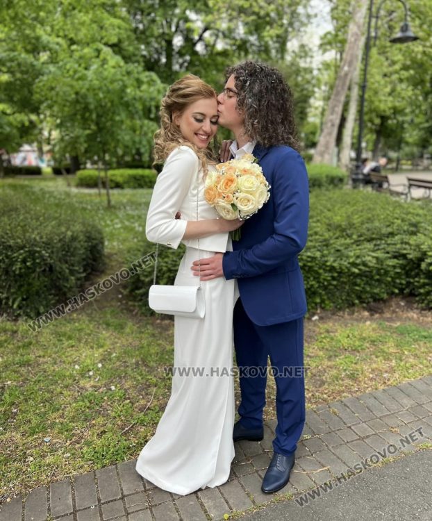 Диригентът на Камерен оркестър -Хасково Цанислав Петков и актрисата Дамяна Тодорова си казаха “Да”