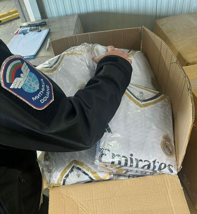 Над 75 000 „маркови“ стоки задържаха митническите служители на МП Капитан Андреево