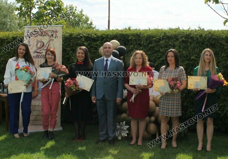 Най-заслужилите учители, ученици и просветни дейци в Свиленград получиха награди от кмета по повод 24 май