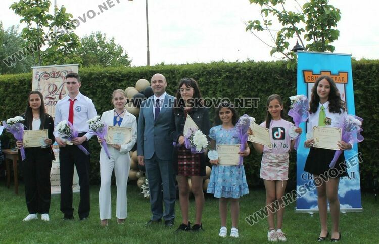 Най-заслужилите учители, ученици и просветни дейци в Свиленград получиха награди от кмета по повод 24 май