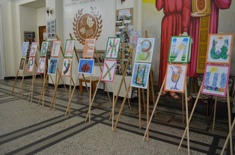 "Буквички любими" оживиха фоайето на читалище "Св.св. Кирил и Методий"