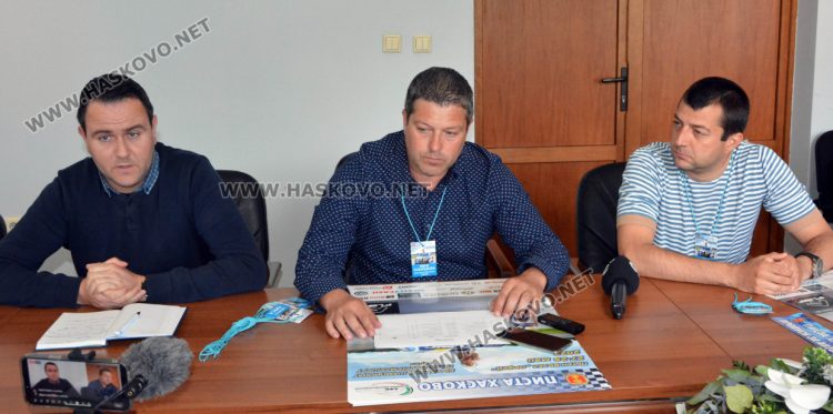 40 автомобилни пилоти на старта на шампионата на затворен маршрут в Хасково