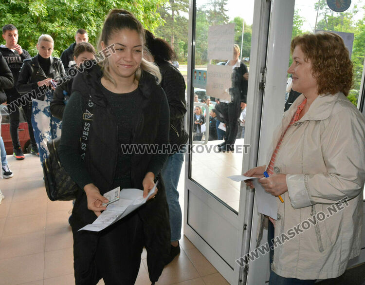 1417 зрелостници на втората матура в Хасковско, английският език е най-желан