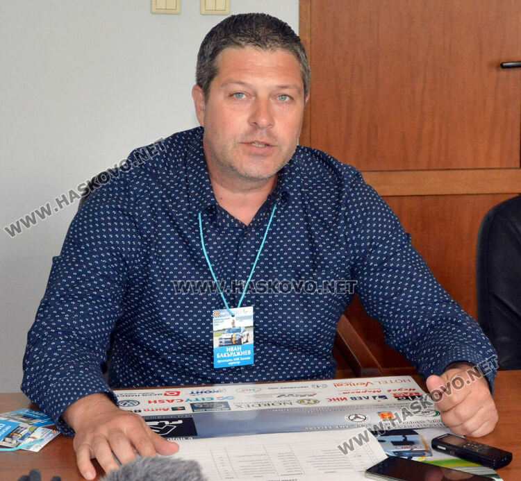 40 автомобилни пилоти на старта на шампионата на затворен маршрут в Хасково