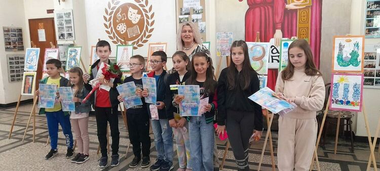 "Буквички любими" оживиха фоайето на читалище "Св.св. Кирил и Методий"