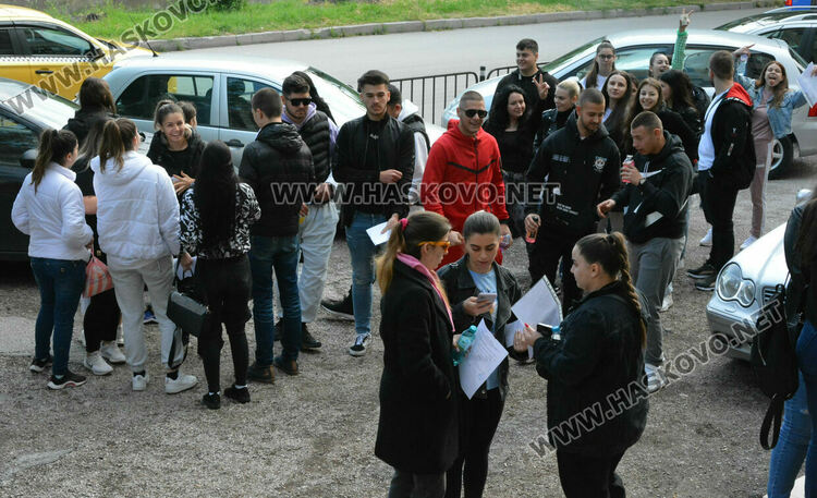 1417 зрелостници на втората матура в Хасковско, английският език е най-желан