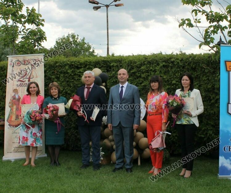 Най-заслужилите учители, ученици и просветни дейци в Свиленград получиха награди от кмета по повод 24 май