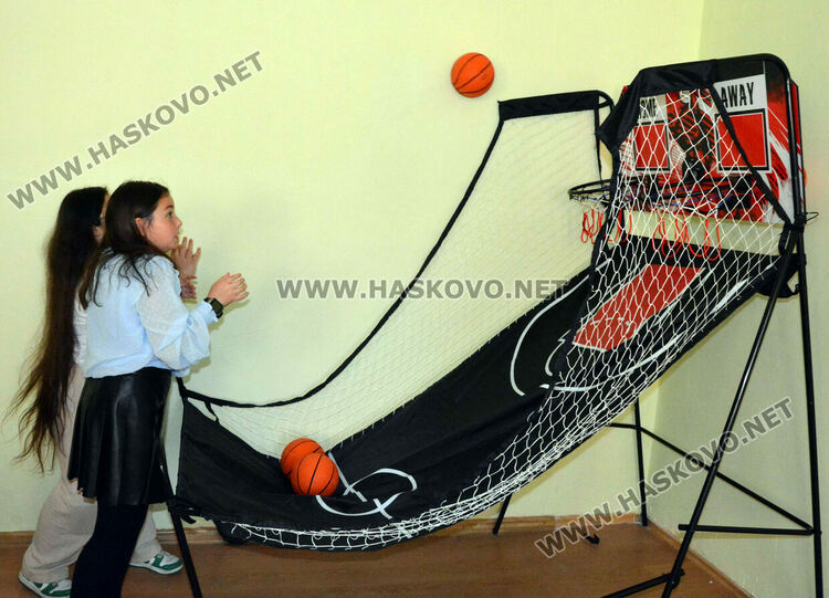 Децата в училище “Христо Смирненски“ ще почиват и творят в нов кабинет по интереси