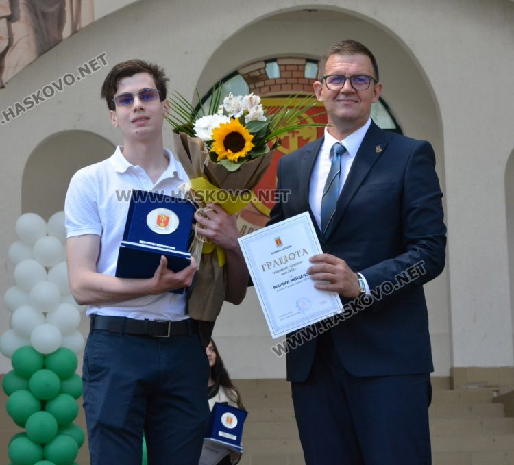 Учениците на годината в Хасково получиха наградите си на тържествена церемония
