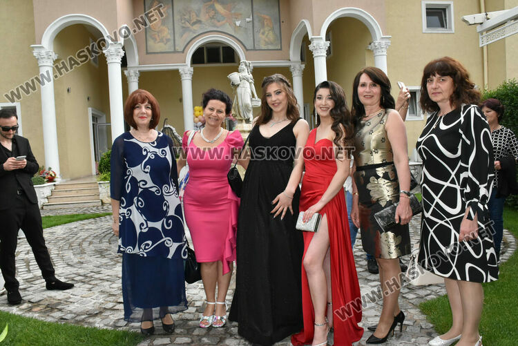 Звезден час за абитуриентите от Хасково