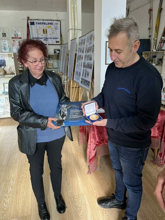 Музеят на ските и ски спорта в Чепеларе получи ценен подарък от БОК 