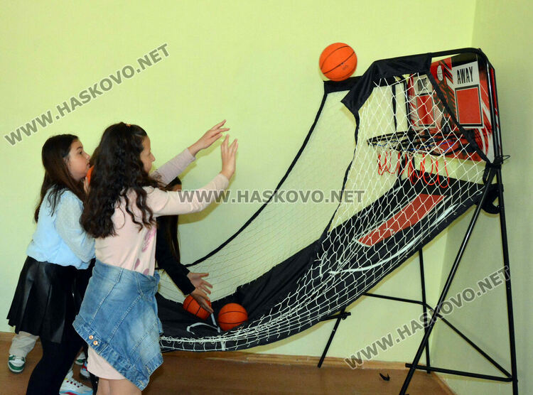 Децата в училище “Христо Смирненски“ ще почиват и творят в нов кабинет по интереси