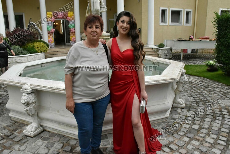 Звезден час за абитуриентите от Хасково