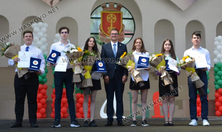 Учениците на годината в Хасково получиха наградите си на тържествена церемония