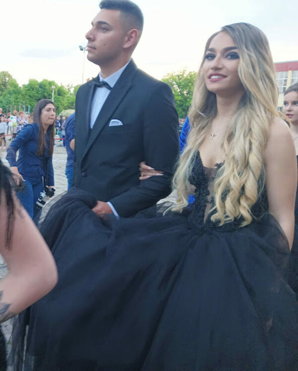 По вода ще върви на абитуриентите от "Златаров"