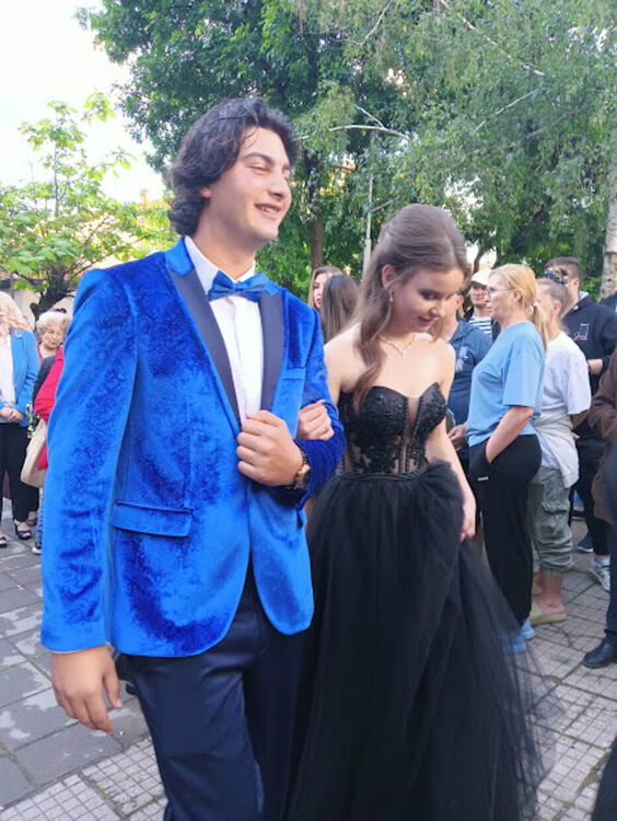 По вода ще върви на абитуриентите от "Златаров"