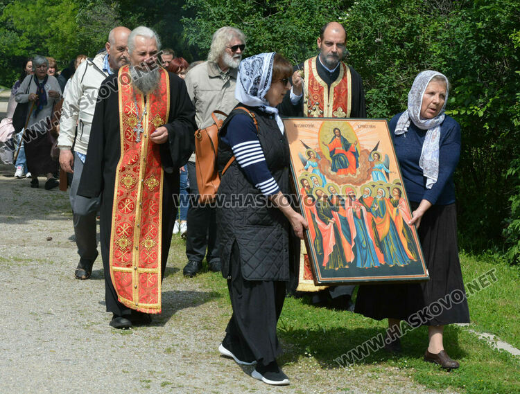Литийно шествие и тържествен водосвет за Спасовден в Хасково