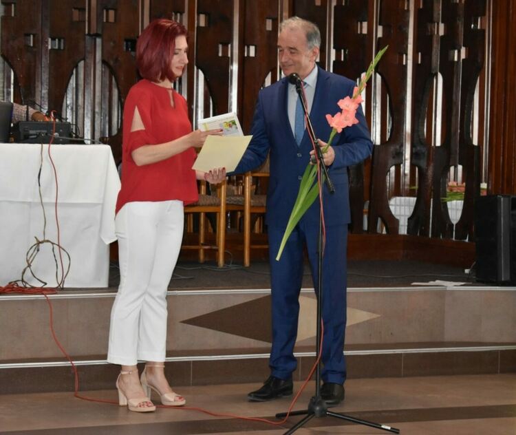 Отличиха най-изявените учители и културни дейци на Асеновград 