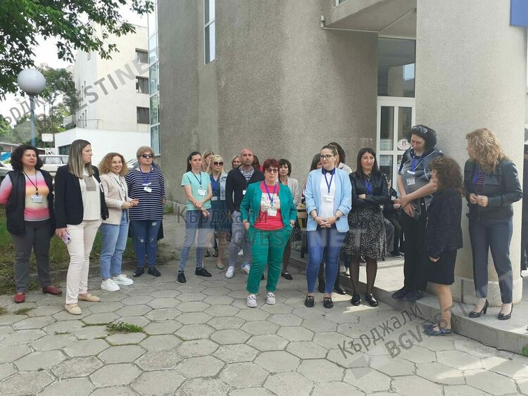 Протест на служителите на НОИ в Кърджали