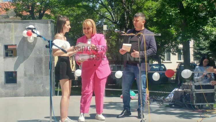 Ротари клуб Момчилград награди изявени ученици от общините Момчилград,Крумовград и Джебел