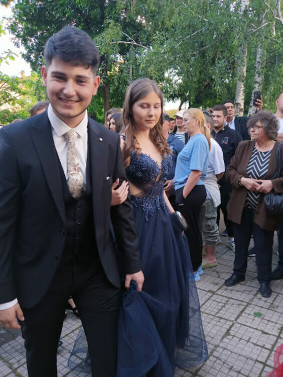 По вода ще върви на абитуриентите от "Златаров"