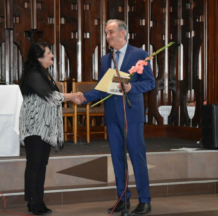 Отличиха най-изявените учители и културни дейци на Асеновград 