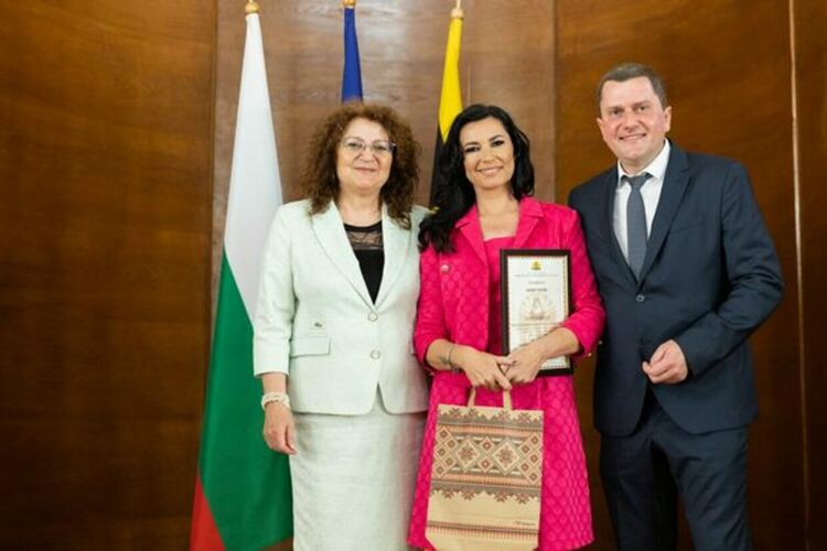 Връчени бяха наградите за принос в областта на образованието, културата и журналистиката