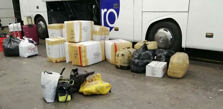 Откриха незаконни цигари и нелегални стоки на известни марки в багажа на пътници в автобус