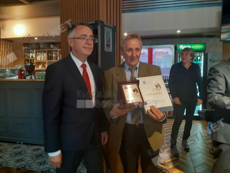 Над 80 образователни и културни дейци награди кметът  Хасан Азис за 24 май 2023 г.