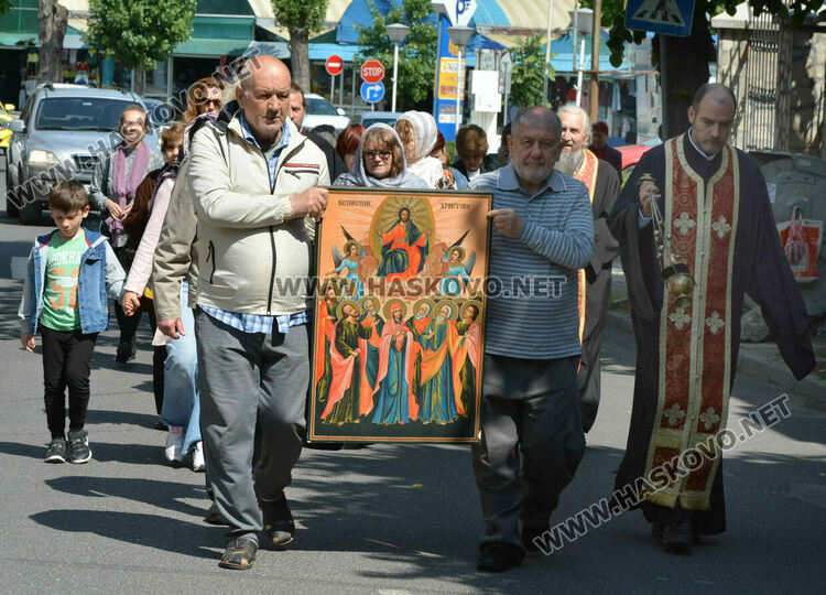 Литийно шествие и тържествен водосвет за Спасовден в Хасково